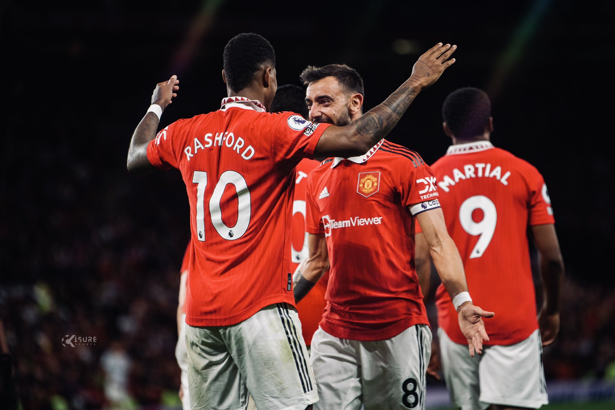 Manchester United find their old spirit to beat Liverpool 2-1 for first win of term
