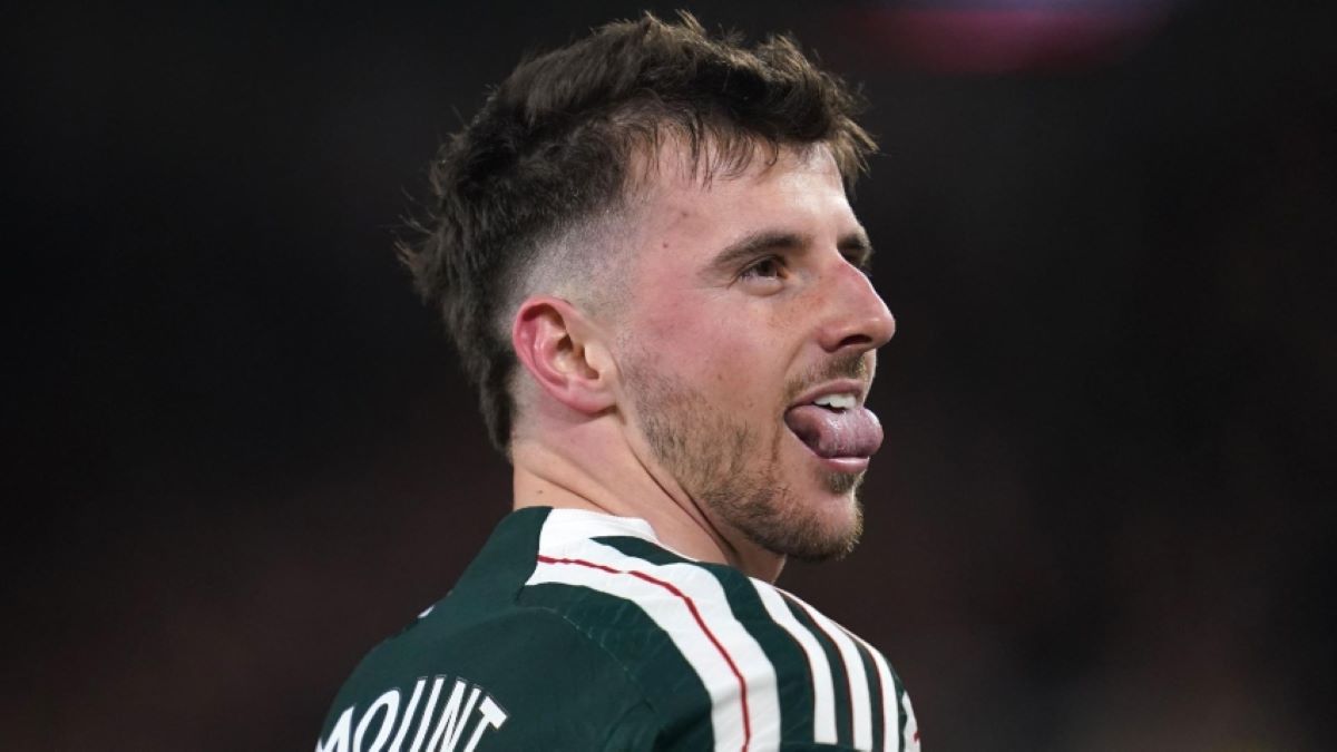 Brentford 1-1 Manchester United: Mason Mount's goal nullified by Kristoffer Ajer in dramatic finish