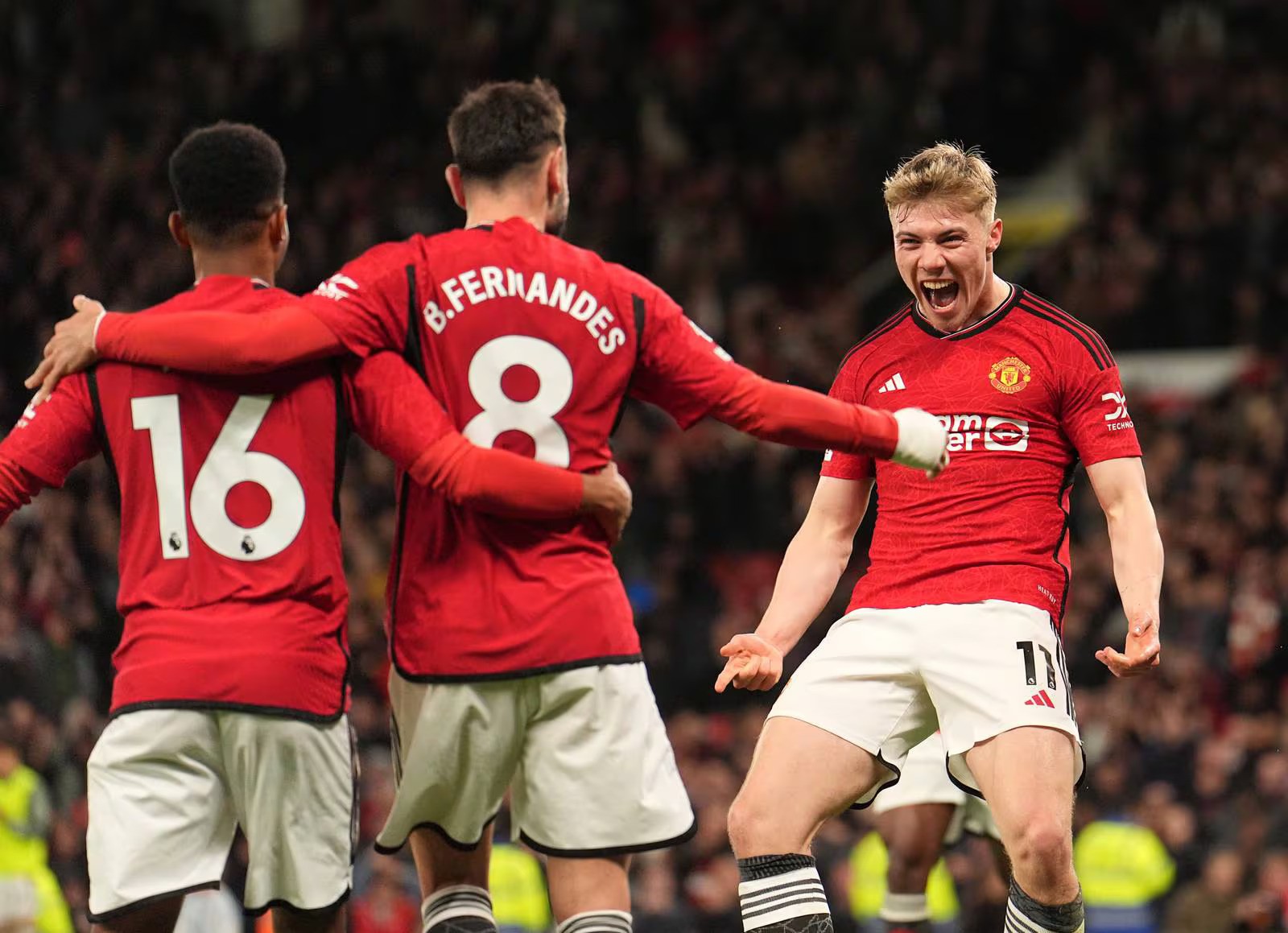 Bruno Fernandes' Brace Spurs Manchester United to 4-2 Comeback Win