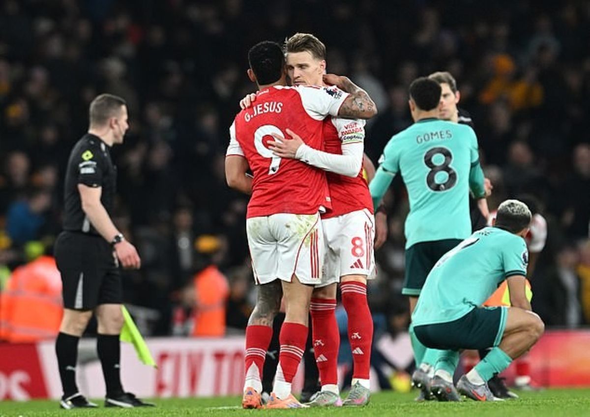 Arsenal Grind Past Wolves to Go Five Points Clear at the Top