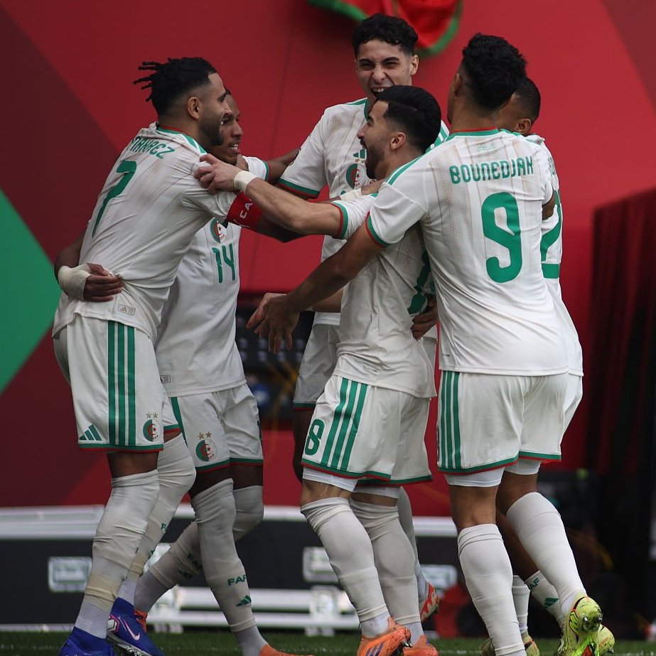 Mahrez Penalty Sends Algeria Through in Group E