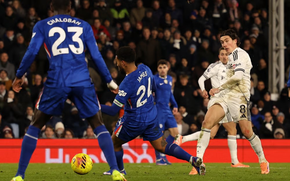 Fulham Punish 10-Man Chelsea in Fiery West London Derby