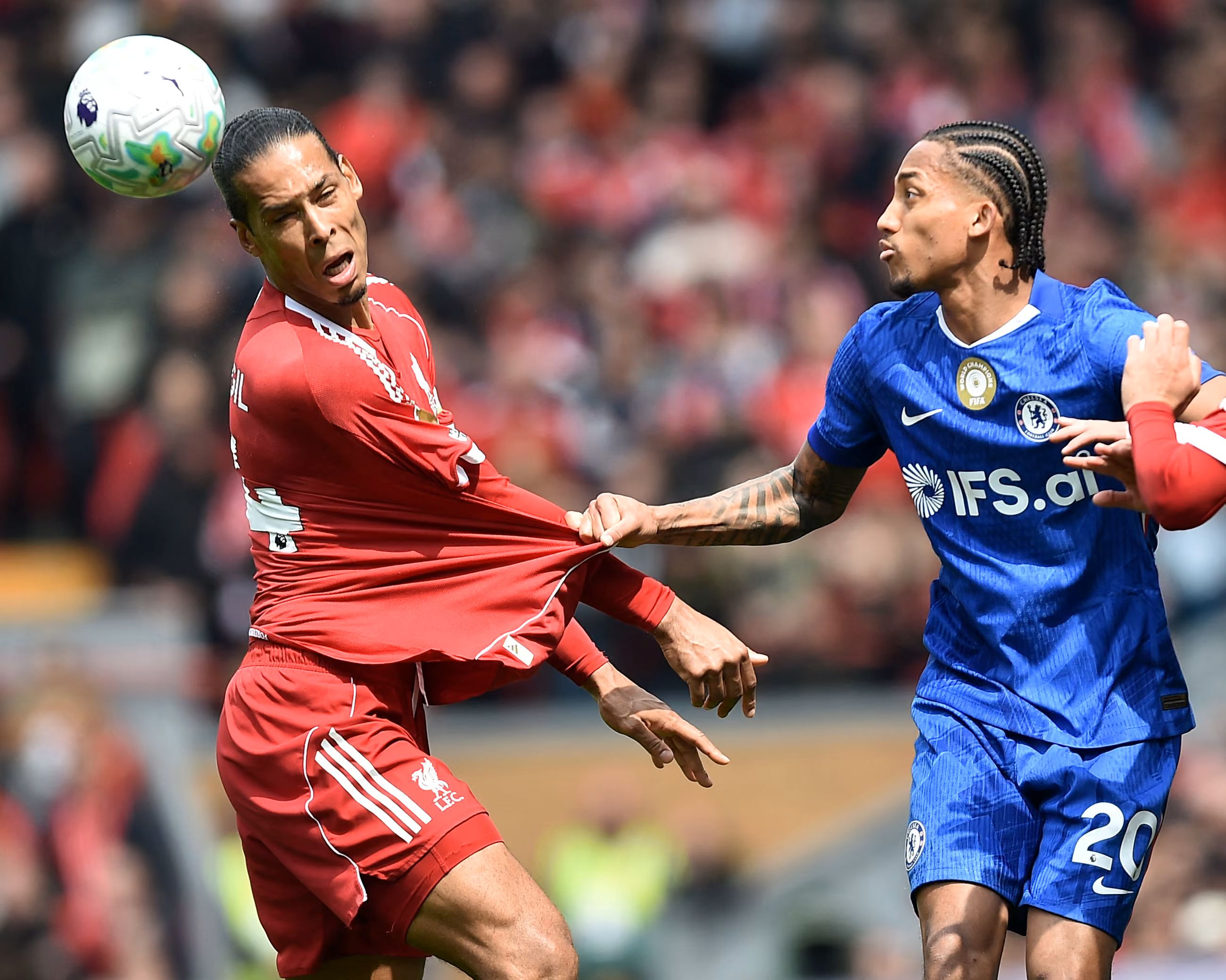 Liverpool Held By Chelsea As Champions League Race Tightens